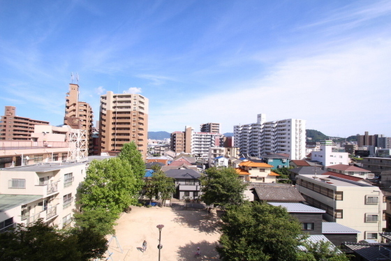 【広島市南区南蟹屋のマンションの眺望】