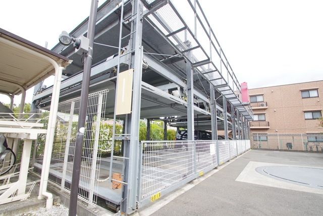 【町田市能ヶ谷のマンションの駐車場】