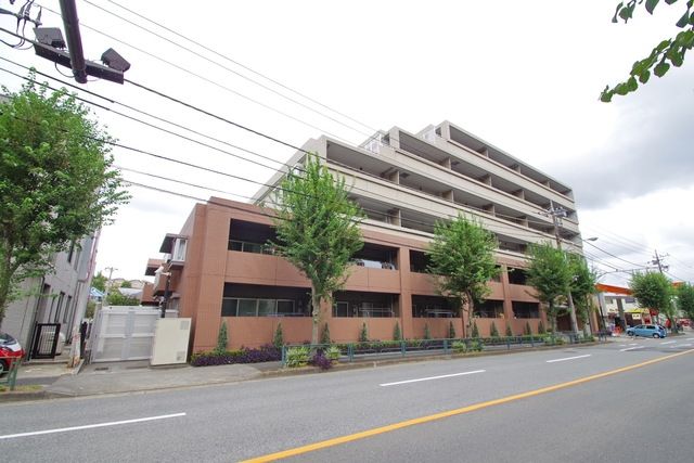 町田市能ヶ谷のマンションの建物外観