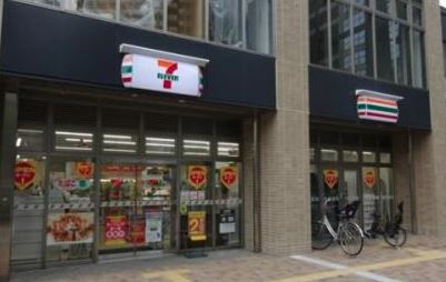 コンビニ　セブンイレブン西新宿5丁目中央店（コンビニ）まで39m