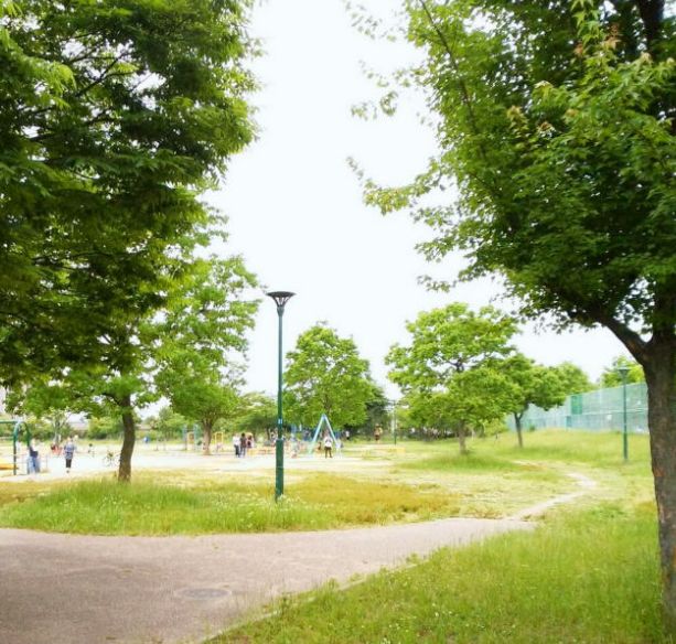 【大阪市平野区加美北のマンションの公園】