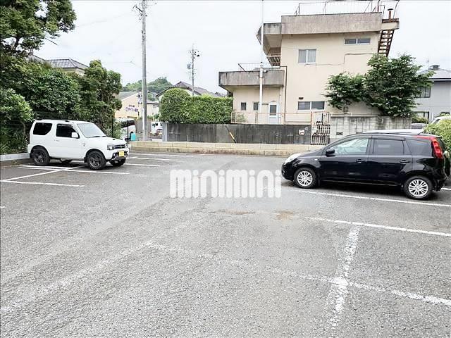 【有東坂ヒルズの駐車場】