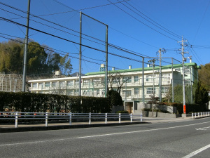 【マリオガーデン口田の小学校】