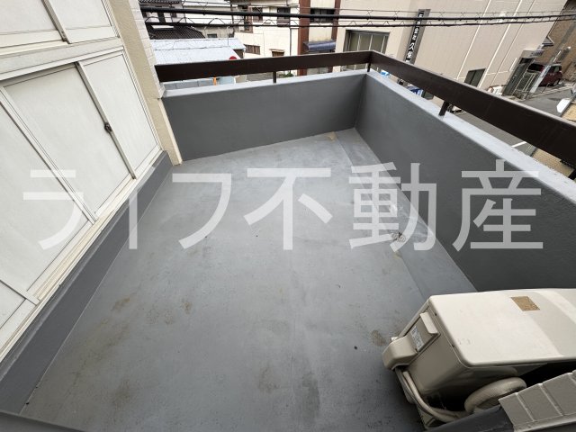 バルコニー　お洗濯にも便利なバルコニー付き