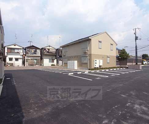 【久世郡久御山町田井のアパートの駐車場】