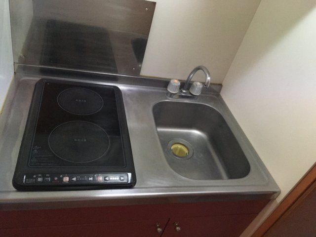 キッチン　コンパクトなキッチンで掃除もラクラク