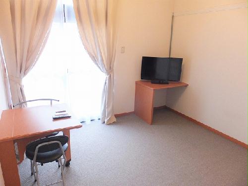 その他部屋・スペース　カーテンやテーブル、テレビも備え付けです