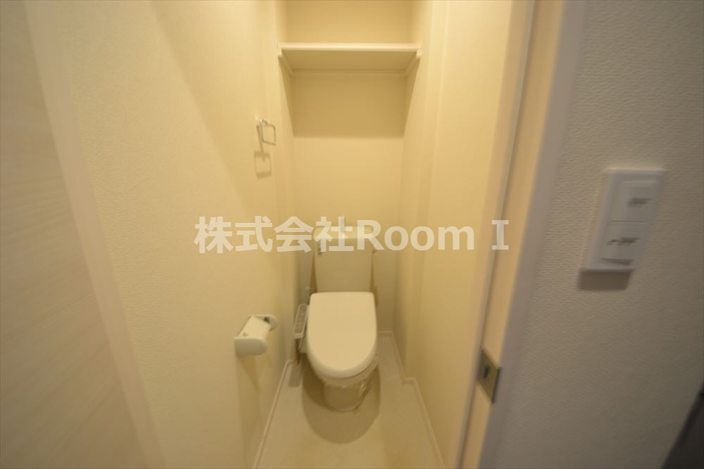 トイレ　落ち着いた色調のトイレです