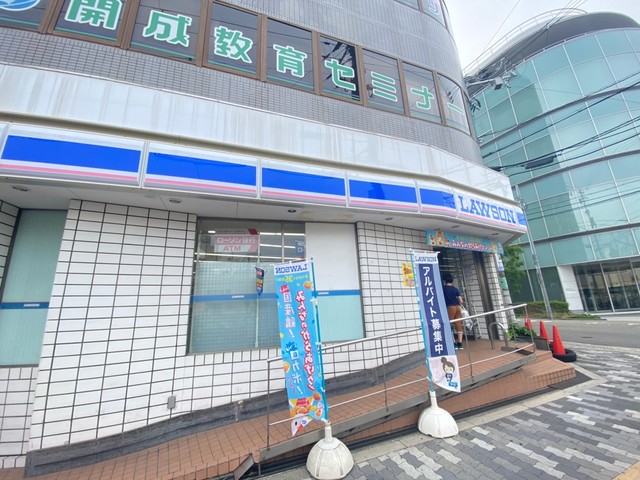 コンビニ　ローソン桃谷駅前店（コンビニ）まで590m