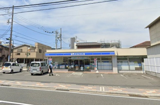 コンビニ　ローソン藤沢三丁目店（コンビニ）まで558m