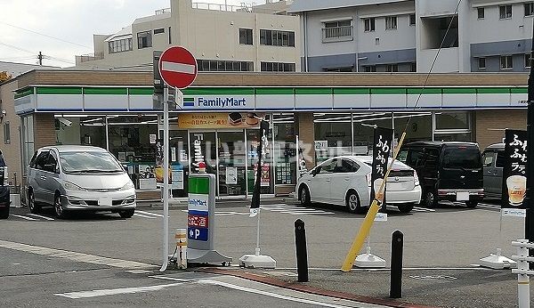 コンビニ　ファミリーマート　小倉安部山入口店（コンビニ）まで465m