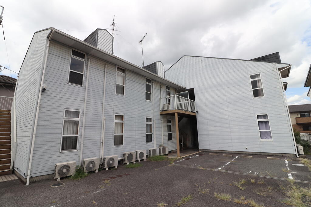 建物外観　2階建ての激安アパート★