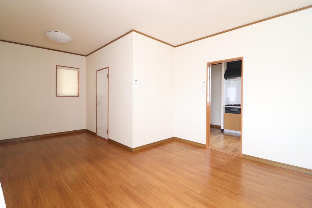 居室・リビング　8.2帖の洋室です★