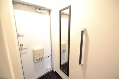 玄関　同物件、別号室のものです。