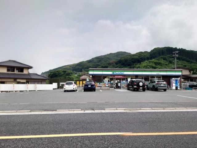 コンビニ　ファミリーマート（コンビニ）まで485m