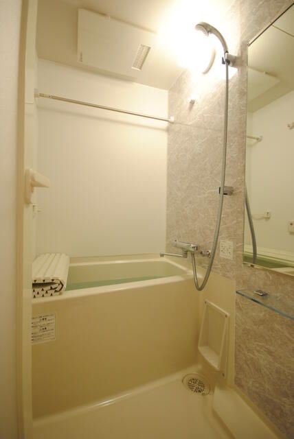 バス・シャワールーム　お風呂場も綺麗で広い！