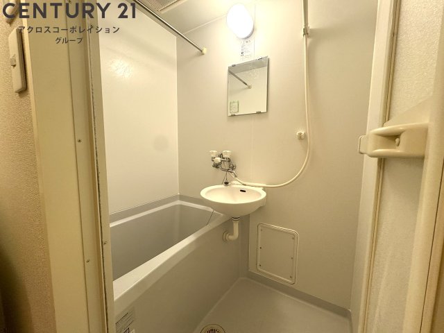 バス・シャワールーム　浴室乾燥付きで便利なバスルーム♪