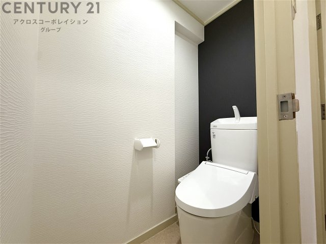 トイレ　温水洗浄便座付です☆