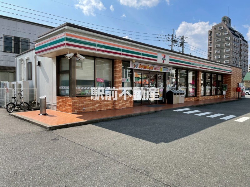 コンビニ　セブンイレブン鳥栖中央店（コンビニ）まで300m