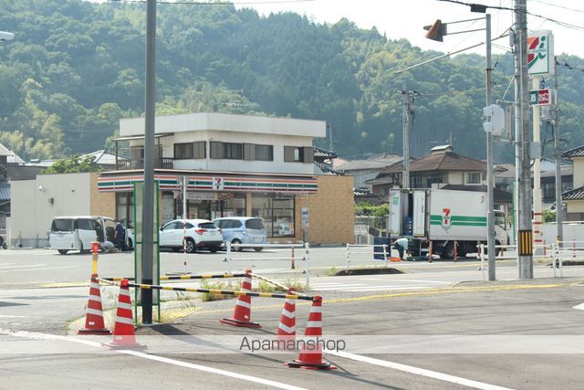 コンビニ　セブンイレブン（コンビニ）まで328m