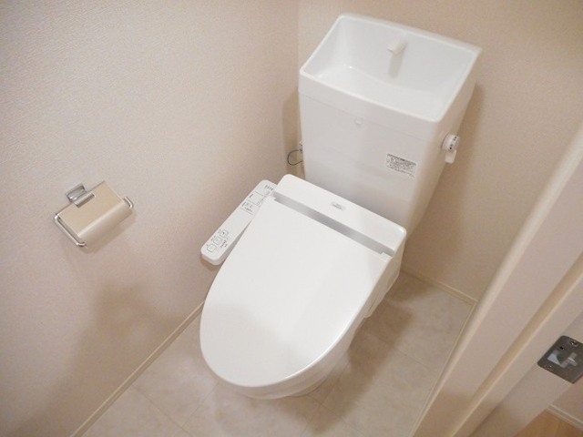 トイレ　温水洗浄暖房便座仕様です