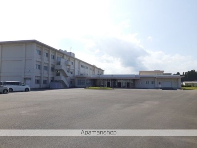 小学校　西都市立妻南小学校（小学校）まで700m