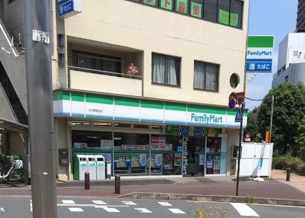 コンビニ　ファミリーマート 北与野駅前店（コンビニ）まで632m
