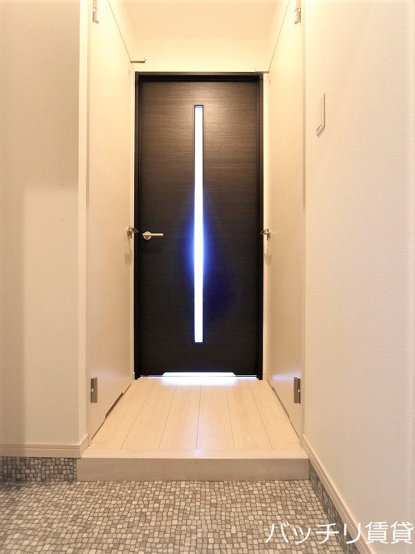 玄関　別号室の写真になります　現状優先