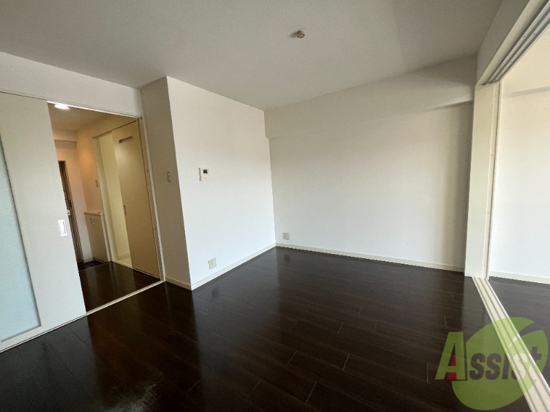 居室・リビング　綺麗にリノベーションされております。