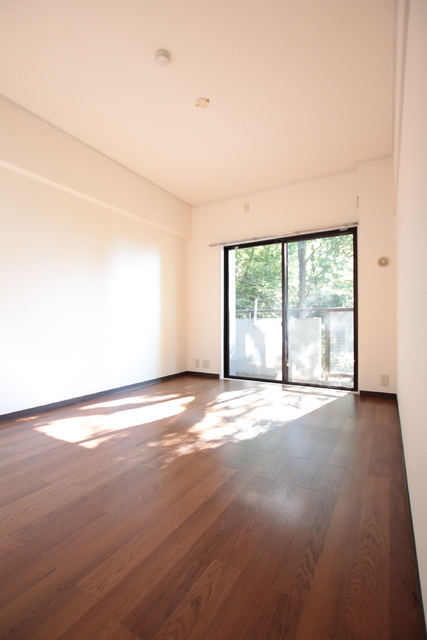 その他部屋・スペース　洋室６帖は１Ｆでも日が良く入ります★★