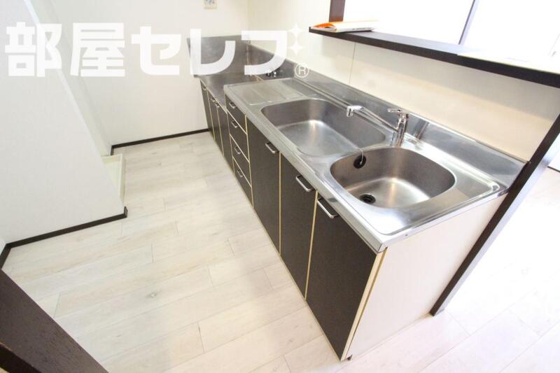 キッチン　キッチンスペースも広々