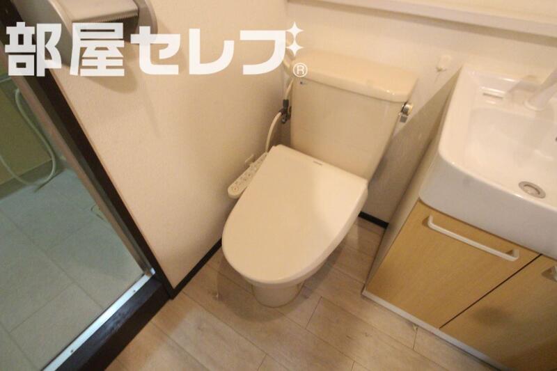 トイレ　靴もたくさん入りますね