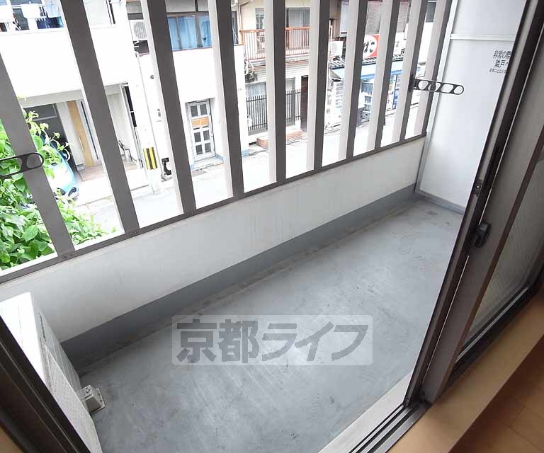 バルコニー　広めのバルコニー柵に守られてます！