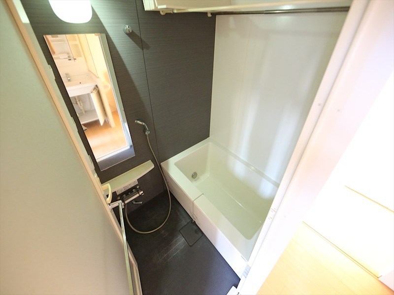 バス・シャワールーム　浴室暖房乾燥機付　追い焚き・オートバス機能付お風呂