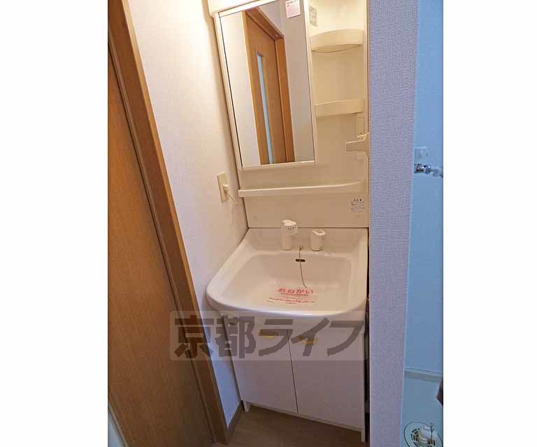 洗面設備　大きな洗面台です。