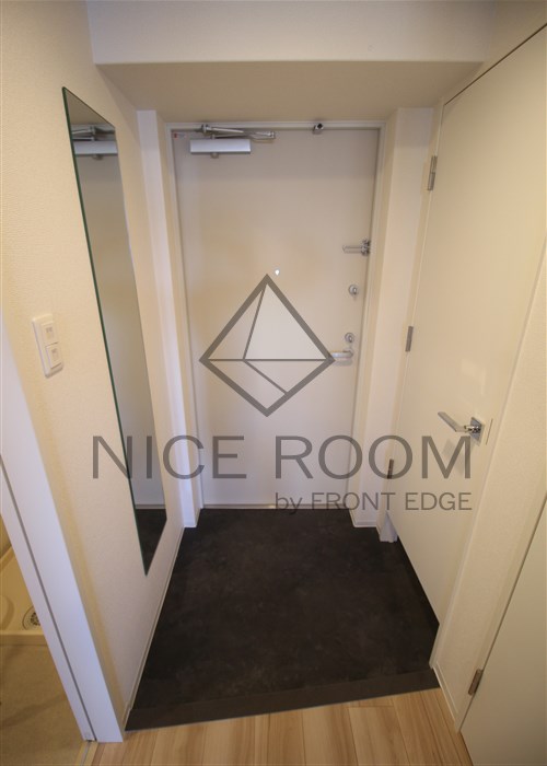 玄関　セレニテ本町東リアン　玄関