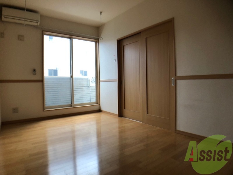 居室・リビング　広々として、家具関係も問題なく置けそうですね