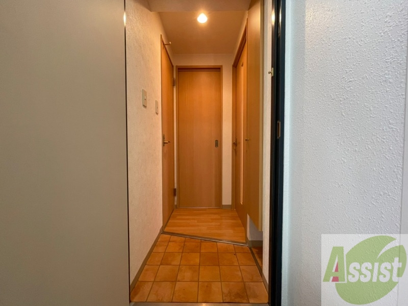 玄関　玄関の様子です。明るい印象ですね。気分もあがりそう。