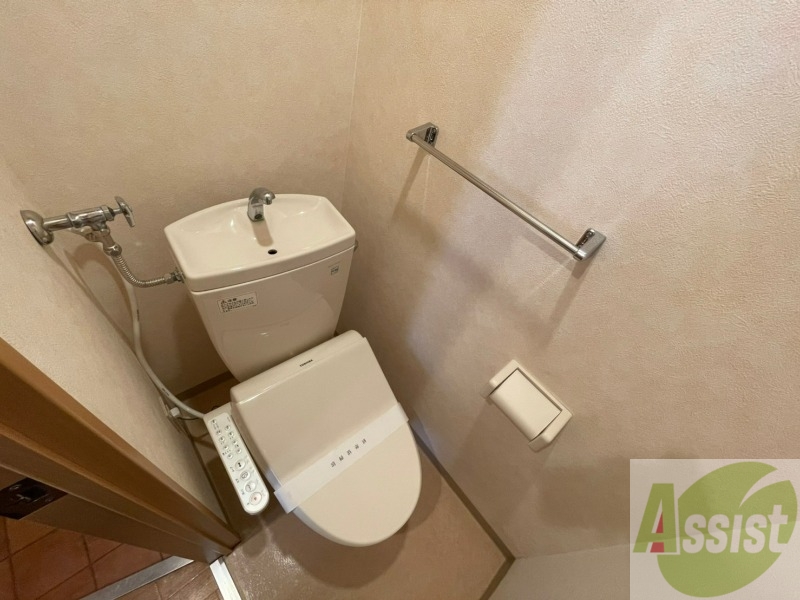 トイレ　ウォシュレットがついたトイレです。安心して使用できますね。