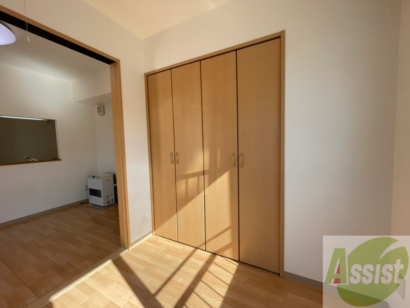 収納　寝室の収納です。部屋がすっきり片付きます。