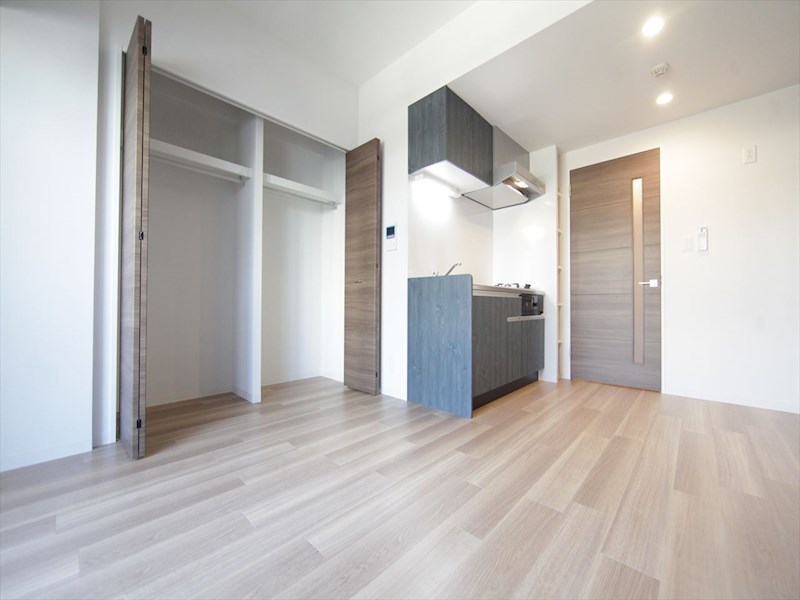 居室・リビング　洋室8.4帖　クローゼット付（収納充実してます）