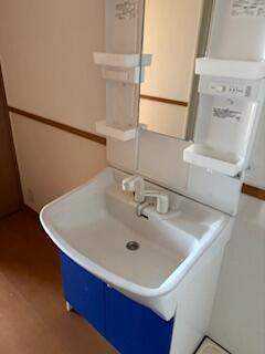 洗面設備　人気な独立洗面台です