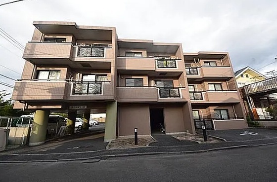 建物外観　外観タイル張りです