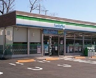 コンビニ　ファミリーマート（コンビニ）まで200m