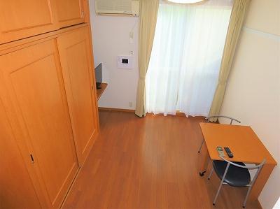 居室・リビング　ベッド上からのアングルです