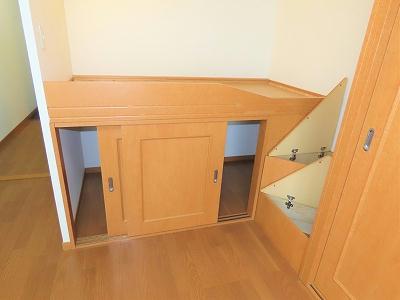 収納　ベッド下、階段下は大容量収納！