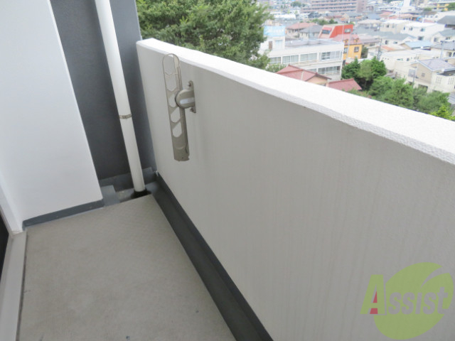 バルコニー　バルコニー。洗濯物がはかどりそうな広さがありますよ。