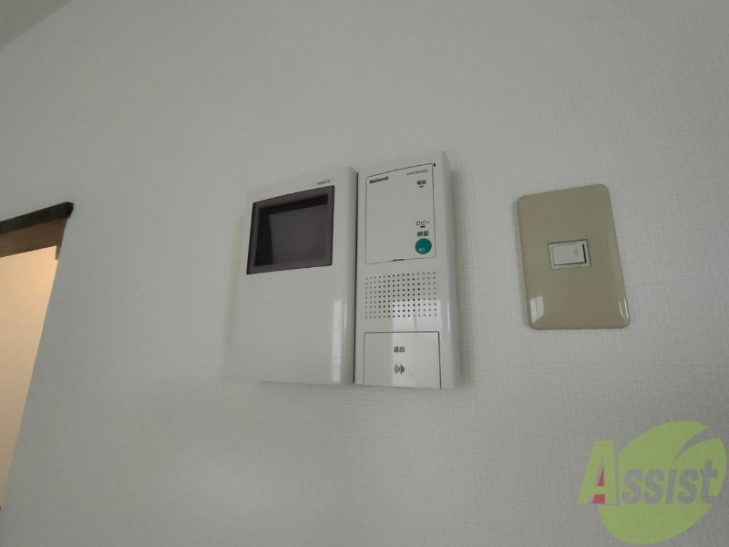 セキュリティ　モニタ付インターホンです。セキュリティ面も安心ですね！