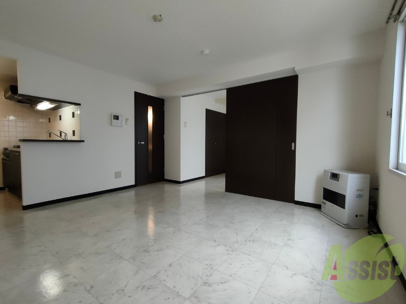 居室・リビング　広くてきれいなリビングです！快適に過ごせそうですね。