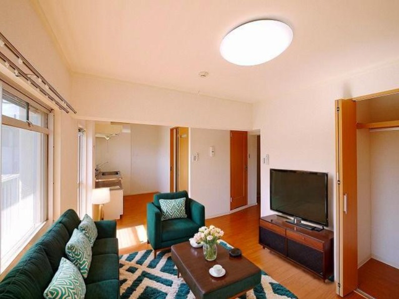 居室・リビング　CGで家具等を配置したもので家具等は含まれません